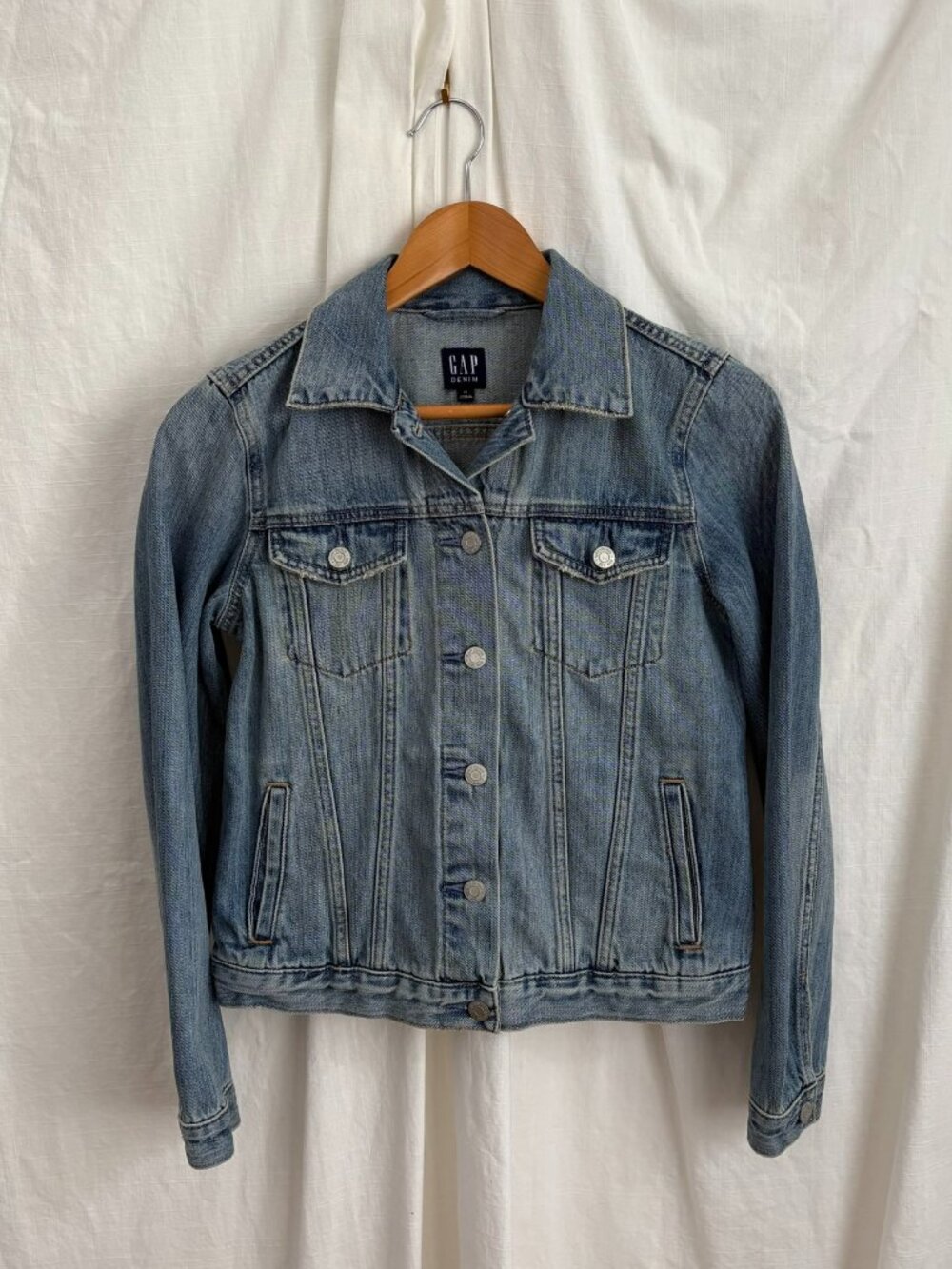 GAP Women's Classic Denim Jean Jacket Size XS Trucker Cotton Medium Wash